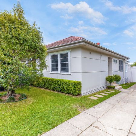 6 MONTH LEASE ONLY Single level Home in a Perfect and Convenient Location. - Photo 4