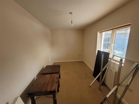 3 bedroom flat to rent - Photo 4