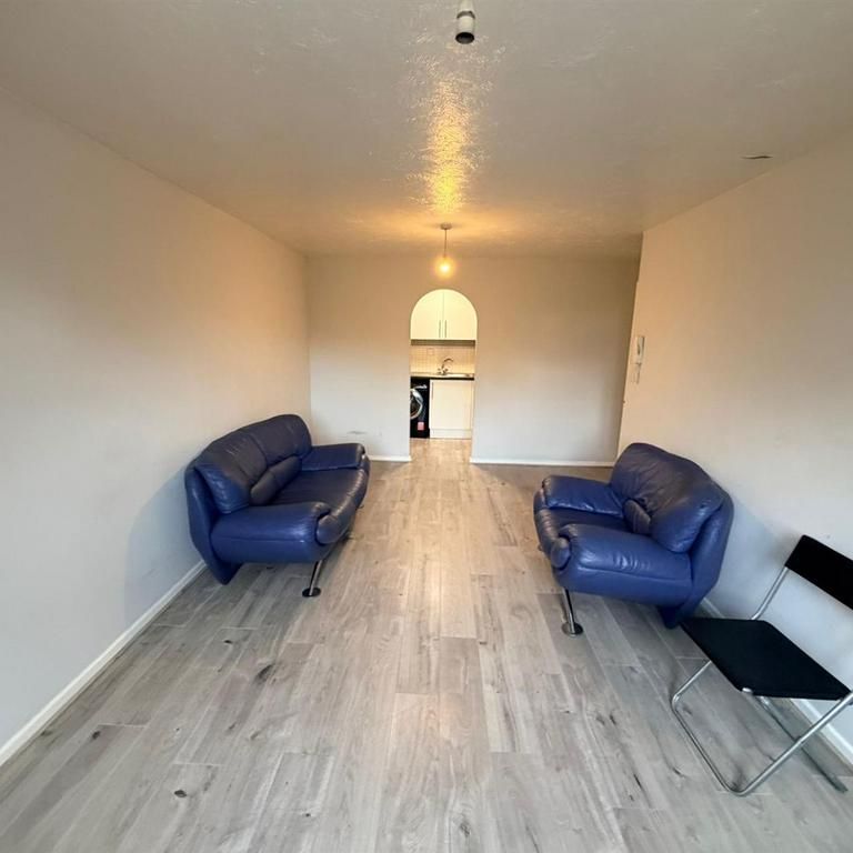 1 bedroom property to rent - Photo 1