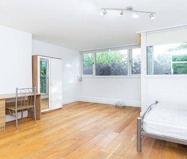 4 bedroom flat to rent - Photo 2