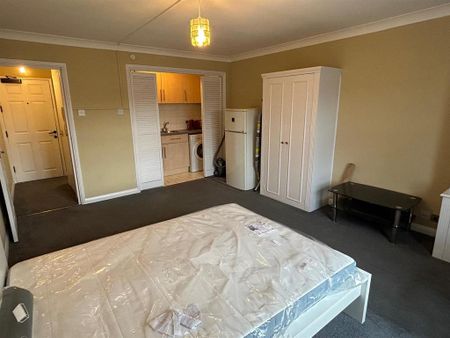 Studio to rent - Photo 2