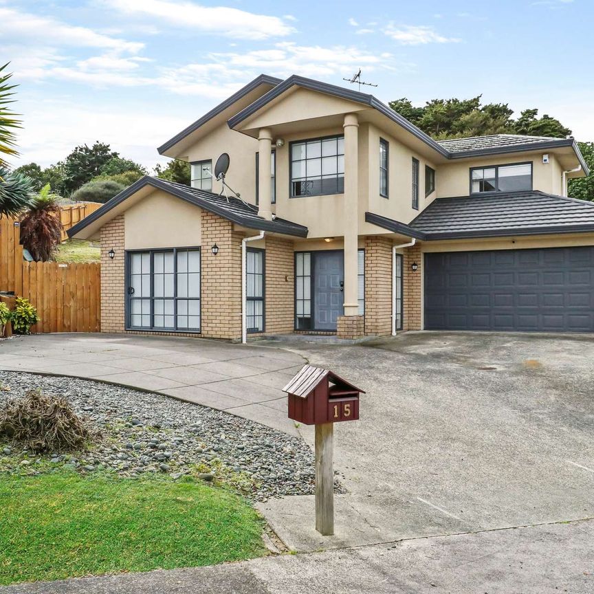 Goodwood Heights Five Bedroom Home! - Photo 1