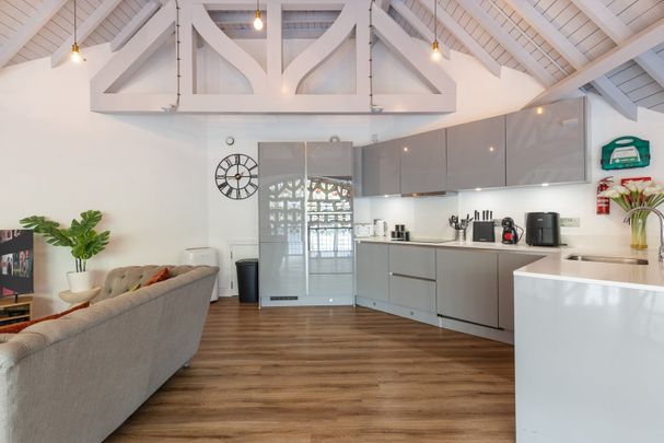 3 Bed Penthouse, Wycliffe House, IG1 - Photo 1