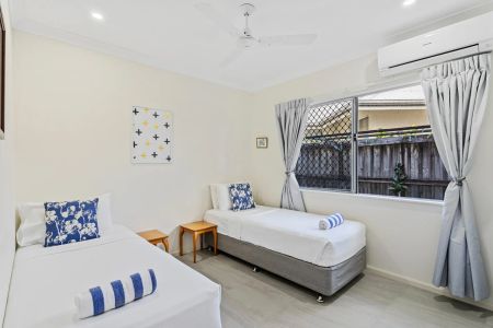 Modern furnished home with pool, steps from Palm Cove Beach - Photo 3