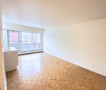 3.5 Available NOW – 7 Côte-Ste-Catherine - Photo 1