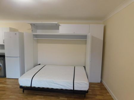 Studio to rent - Photo 2