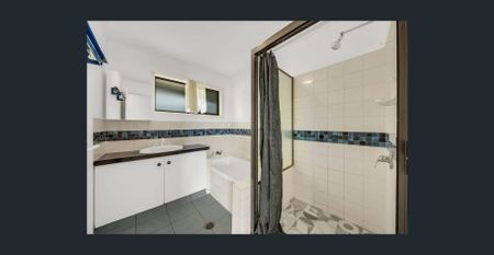 Charming Family Home with Granny Flay! - Photo 4