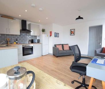 Bed // Student Flat // Bills Inc, LN2 - Photo 1