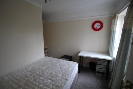 1 bed house / flat share to rent in Goring Road - Photo 2