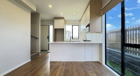 SMART NEW TOWNHOUSE READY TO GO - MOVE IN AND ENJOY SUMMER - Photo 5