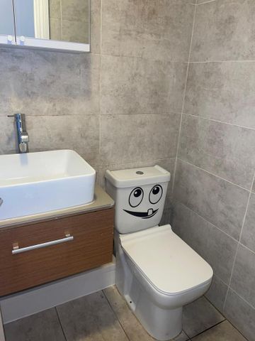 1 bedroom in a house share to rent - Photo 5