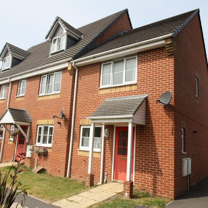 2 bedroom end of terrace house to rent - Photo 2