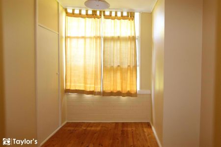 SPACIOUS FAMILY HOME WITH MULTIPLE LIVING AREAS & GREAT OUTDOOR SPACE - Photo 3