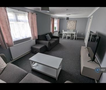 1 bedroom in a house share to rent - Photo 2