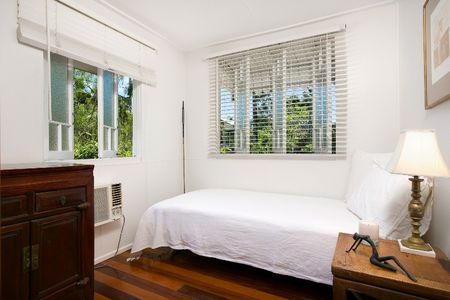 Charming 2-Bedroom Home with Study & Sunroom in Prime Inner-City Location - Photo 2