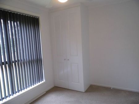 Refurbished two bedroom unit in quiet and convenient location - Photo 4
