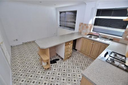 3 bedroom detached house to rent - Photo 4