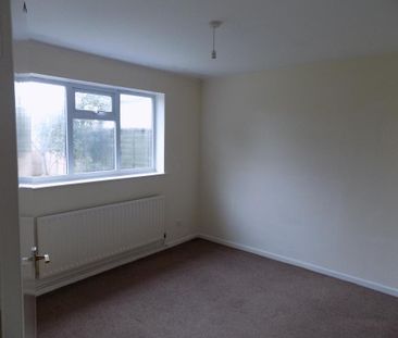 2 bedroom semi-detached bungalow to rent - Photo 2