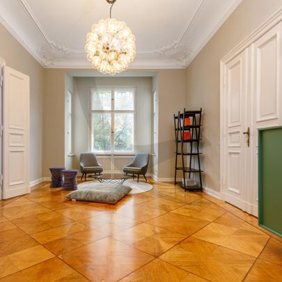 Living Luxury - Photo 1