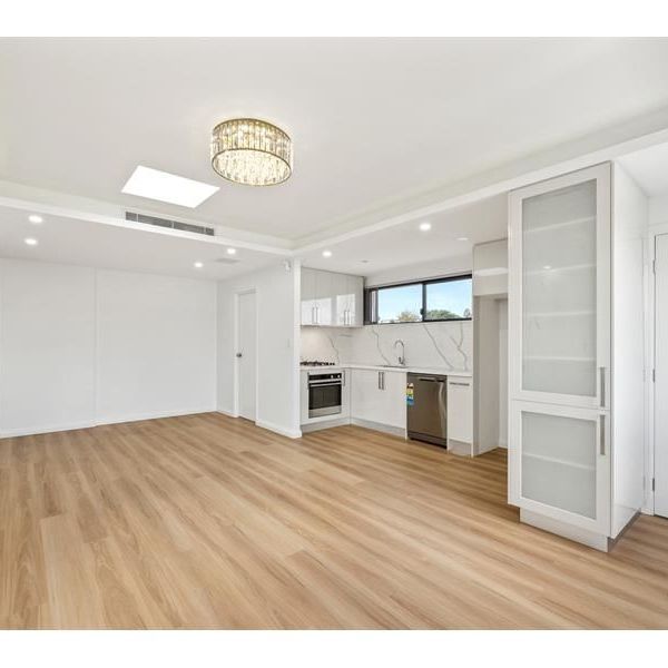 Ultra Modern, Centrally Located, Sun Filled, Designer Luxury Two Bedroom Apartment Plus Balcony In Sensational Setting - Photo 1
