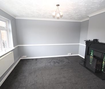 3 bedroom End Terraced to let - Photo 3