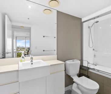 Modern Urban Living in the Heart of Southport - Convenience, Comfor... - Photo 6