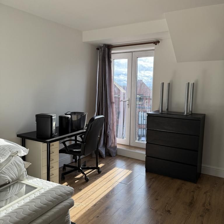 6 bedroom detached house to rent - Photo 1