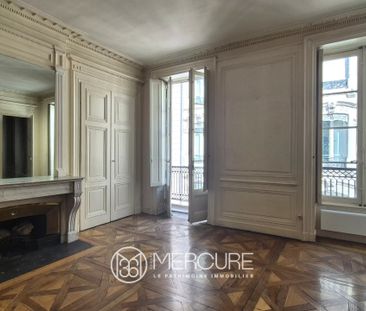 Location Appartement 4 pièces 117m² LYON 2ème - Photo 4