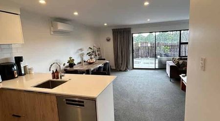 Stylish 2BR Flat Bush Haven! - Photo 4