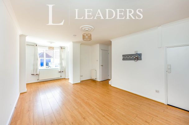 3 bedroom house to rent The Pastures, Stevenage, Hertfordshire, SG2 - Photo 1