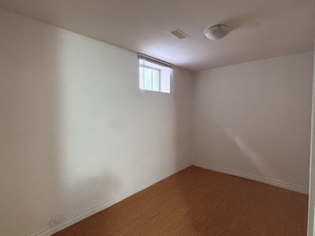 For Lease - 138 Keffer Circle, Newmarket, Ontario - Photo 4