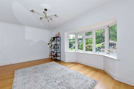 A rarely available and substantial family home in a private position in sought after Maidens Green. - Photo 3