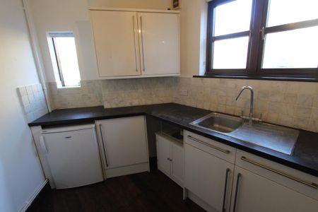 2 bedroom maisonette to rent - Photo 5