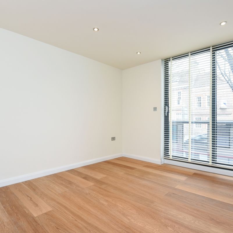 London Road, Kingston Upon Thames, Surrey, KT2 - Photo 1