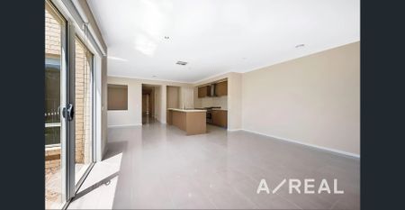 Spacious Family House in Sanctuary Lake - Photo 2