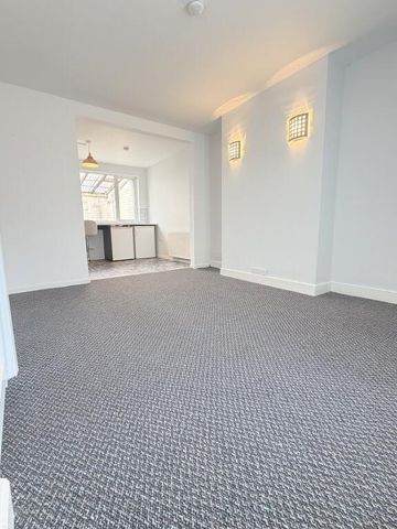 189 Donegall Avenue, Belfast, BT12 6LU - Photo 2