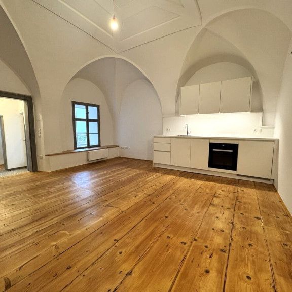 Erstbezug provisionsfrei: Toprenovierter 48m² Altbau mit Einbauküche im Renaissance-Juwel! - Foto 1