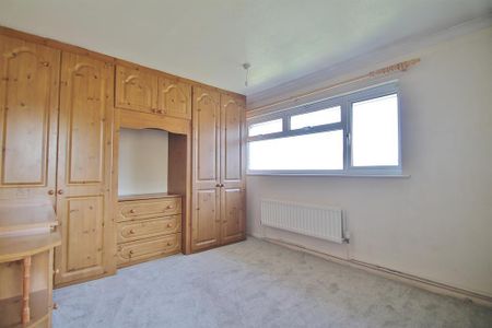 2 bedroom end of terrace house to rent - Photo 3
