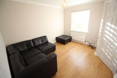 2 Bedroom House - Terraced - Photo 4