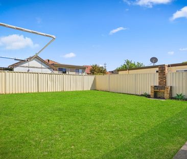 Spacious 3-Bedroom Home in a Prime Merrylands Location - Photo 6