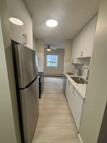 Granada Apartments — 1 Bed 1 Bath - Photo 2