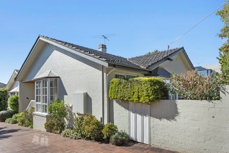 THREE BEDROOMS IN QUIET LOCATION - Photo 2