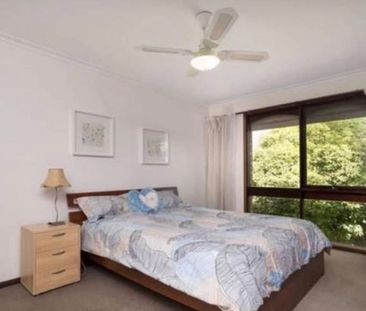 Exceptional Value – 5 Bedrooms, 3 Bathrooms & Multiple Living Areas in Doncaster - Photo 3