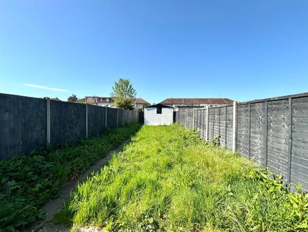 Midhurst Gardens, Hillingdon, UB10 - Photo 5