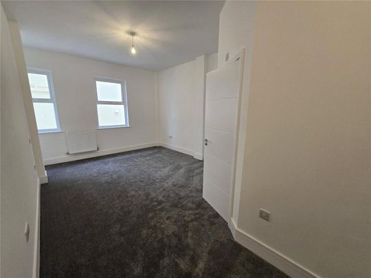 3 bedroom flat to rent - Photo 1