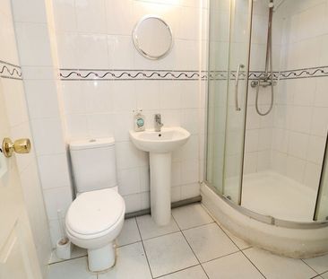 Room in a Shared Flat, Vicarage Lane, E15 - Photo 1