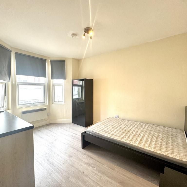 Studio to rent - Photo 1