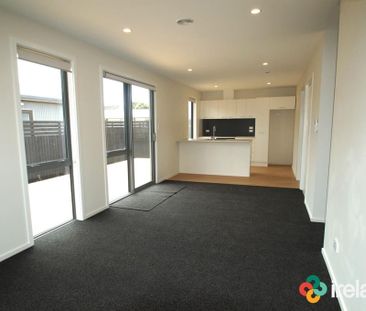 Two Bedroom Beauty - Photo 1