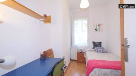 Cozy room in 4-bedroom apartment in Esquerra Eixample - Foto 4