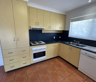 Spacious 2 Bedroom unit with a low maintenance yard! - Photo 2